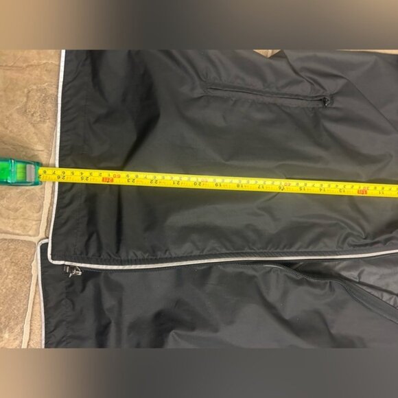 Nike Women’s Windbreaker Jacket L Black White Detail Reflective Front Lightweigh - Picture 13 of 13